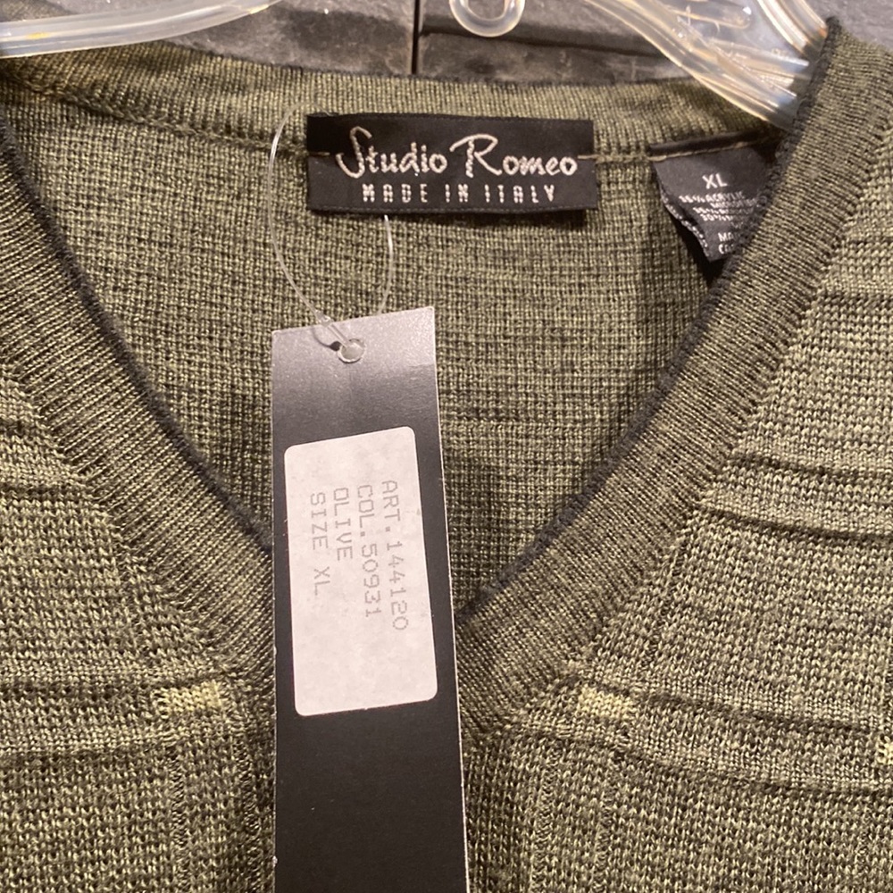 Studio Romeo Sweater - Picture 3 of 3